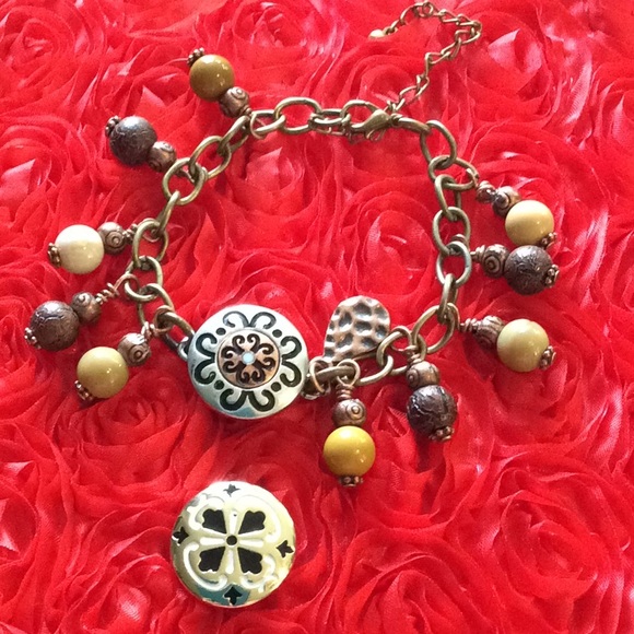 Hand made beaded snap charm bracelet - Picture 3 of 8